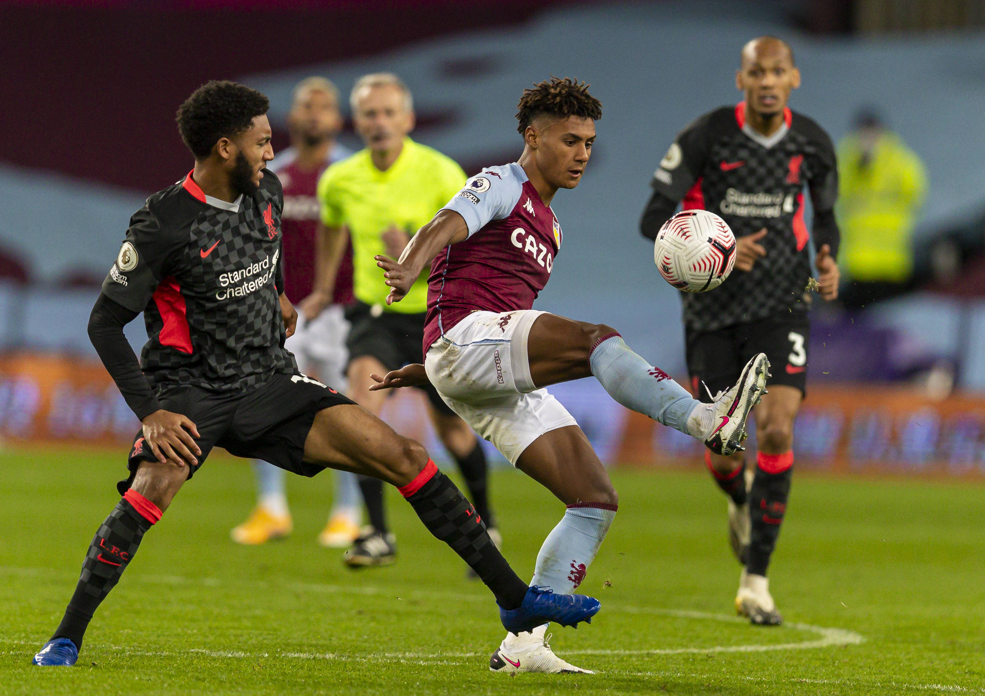 这两个年轻 这两个年轻